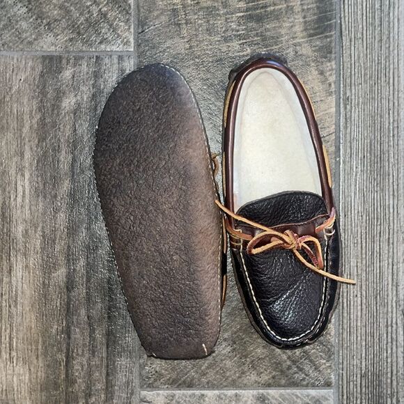 Cabela’s brown leather loafers w/ fur lining - Picture 4 of 5